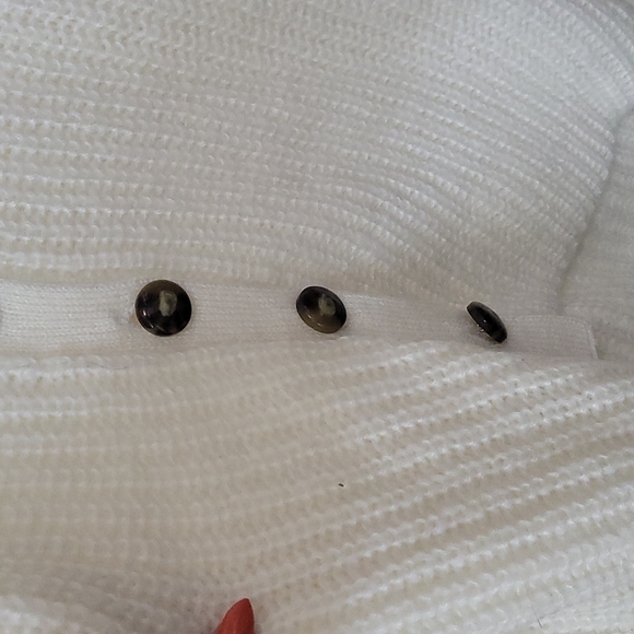 Slightly cropped button up sweater - Picture 3 of 4